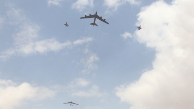 قاذفتي B52 الاميركية و مقاتلتي F16 الاردنية