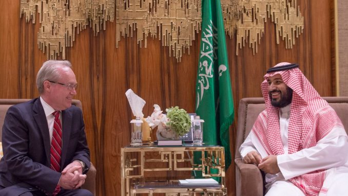 وزير الدفاع السعودي والرئيس التنفيذي لشركة رايثيون وزير الدفاع السعودي والرئيس التنفيذي لشركة رايثيون