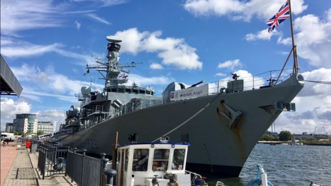سفينة HMS Argyll تابعة للبحرية البريطانية في معرض DSEI 2017 سفينة HMS Argyll تابعة للبحرية البريطانية في معرض DSEI 2017