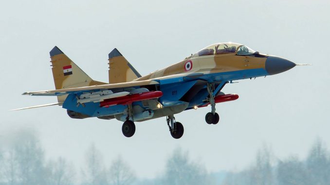 مقاتلة MiG-29M/M2 المصرية صاحبة الترقيم 811 في مطار "جوكوفسكي" بموسكو (بوابة الدفاع المصرية) مقاتلة MiG-29M/M2 المصرية صاحبة الترقيم 811 في مطار "جوكوفسكي" بموسكو (بوابة الدفاع المصرية)