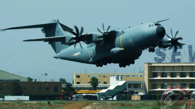 طائرة نقل A400M تابعةللقوات الجوية الإسبانية تقلع من منشآت تجميع إشبيلية (بوابة الدفاع المصرية) طائرة نقل A400M تابعةللقوات الجوية الإسبانية تقلع من منشآت تجميع إشبيلية (بوابة الدفاع المصرية)