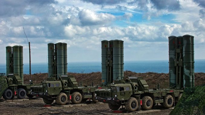 منظومة الدفاع الجوي إس- 400 (صورة أرشيفية) منظومة الدفاع الجوي إس- 400 (صورة أرشيفية)