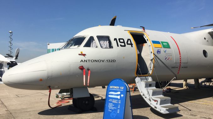طائرة أنتونوف AN-132 السعودية خلال عرض ثابت ضمن فعاليات معرض باريس للطيران 2018 (الأمن والدفاع العربي) طائرة أنتونوف AN-132 السعودية خلال عرض ثابت ضمن فعاليات معرض باريس للطيران 2018 (الأمن والدفاع العربي)