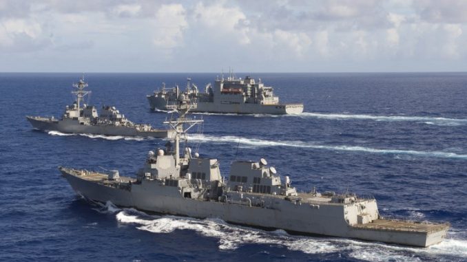 صورة تابعة للبحرية الأميركية التُقطت في 28 تشرين الأول/أكتوبر 2016 تُظهر مدمرتا USS Spruance، USS Decatur وأسطول نقل الزيت SNS Carl Brashearفي المحيط الهادئ بعد تمرين مشترك (AFP) صورة تابعة للبحرية الأميركية التُقطت في 28 تشرين الأول/أكتوبر 2016 تُظهر مدمرتا USS Spruance، USS Decatur وأسطول نقل الزيت SNS Carl Brashearفي المحيط الهادئ بعد تمرين مشترك (AFP)