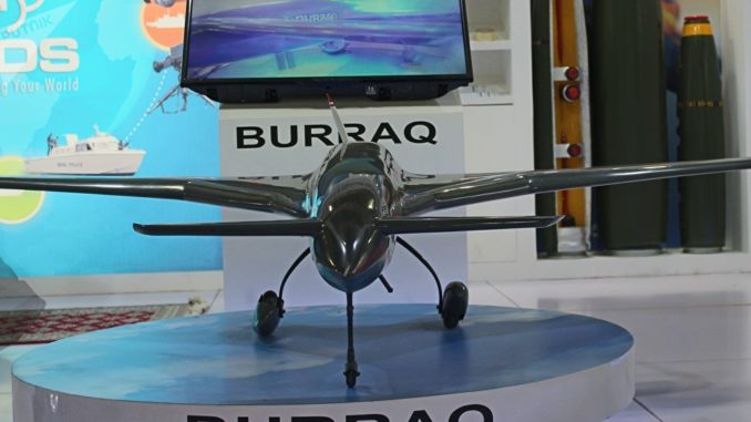 طائرة البراق بدون طيار الباكستانية خلال معرض Edex 2018 في مصر طائرة البراق بدون طيار الباكستانية خلال معرض Edex 2018 في مصر