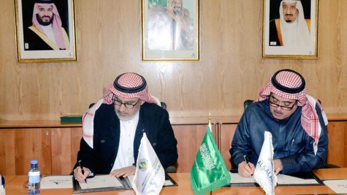 الرئيس التنفيذي المكلف لشركة السلام لصناعة الطيران المهندس عبدالعزيز الفوزان و مدير عام مركز الأمير سلطان للدراسات والبحوث الدفاعية أثناء توقيع مذكرة التفاهم بين الجانبين في 26 كانون الأول/ ديسمبر 2018 الرئيس التنفيذي المكلف لشركة السلام لصناعة الطيران المهندس عبدالعزيز الفوزان و مدير عام مركز الأمير سلطان للدراسات والبحوث الدفاعية أثناء توقيع مذكرة التفاهم بين الجانبين في 26 كانون الأول/ ديسمبر 2018