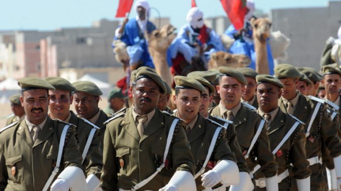 استعراض عسكري مغربي خلال احتفال في 27 فبراير 2010 في مهرجان الداخلة الرابع (AFP) الجيش المغربي