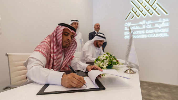 لقطة من توقيع اتفاقية التعاون بين الجانبين الإماراتي والسعودي على هامش فعاليات معرض آيدكس 2019 في أيوظبي آيدكس 2019