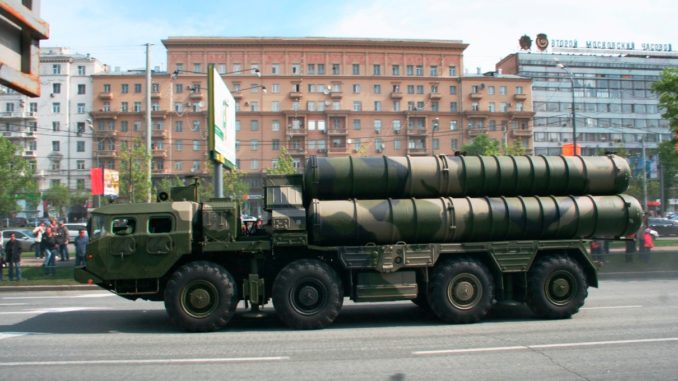 Side_view_of_a_S-300_launcher.WikiMedia