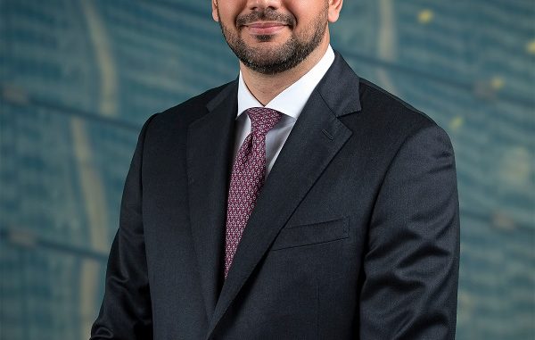 نائب رئيس إدارة العملاء والحسابات في الشرق الأوسط وإفريقيا في شركة كولينز أيروسبايس، طلال الكامل كولينز أيروسبايس