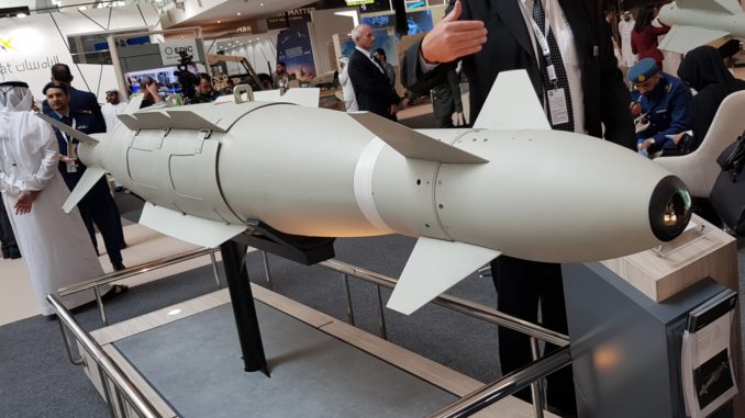 صاروخ MK 84 من إنتاج شركة بارج داينامكس في منصة عرض شركة EDIC في IDEX 2019 (الأمن والدفاع العربي - صورة خاصة) صاروخ MK 84