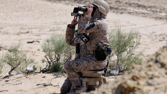 عنصر من القوات المسلحة السعودية المشاركة في مناورات "درع الجزيرة" في 9 آذار/ مارس درع الجزيرة