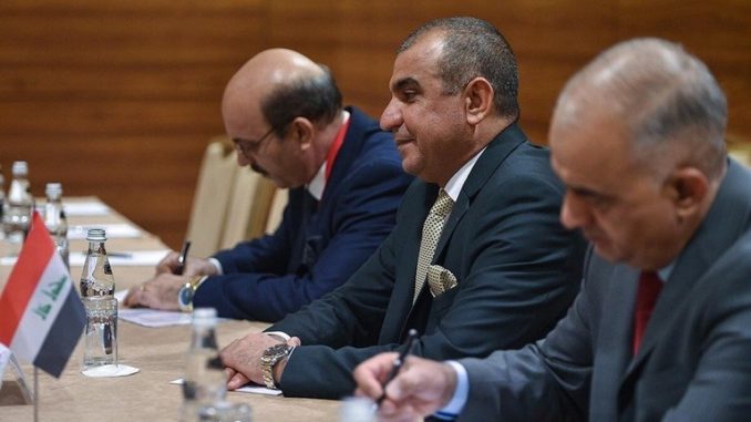 الأمين العام لوزارة الدفاع العراقية الفريق محمد العبادي خلال لقائه مع نائب وزير الدفاع الروسي الفريق أول ألكسندر فومين في 25 نيسان/ أبريل 2019 وزير الدفاع