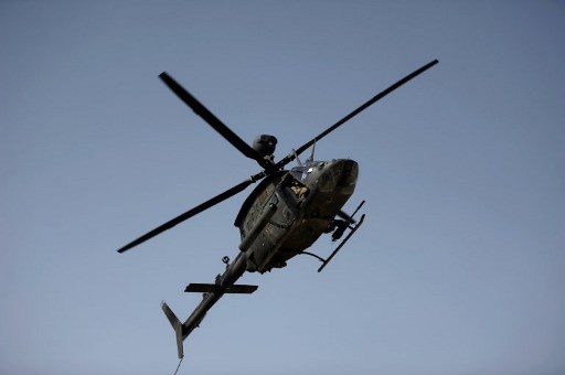 مروحية تابعة للجيش الأميركي من نوع OH-58D Kiowa Warrior تمر عبر قرية Woro Keli في مقاطعة Khost، في 7 أغسطس 2012 (AFP) مروحية OH-58D