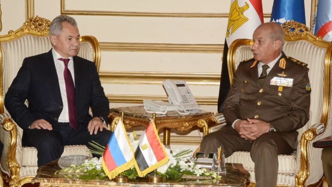 وزيرا الدفاع، المصري محمد زكي، والروسي سيرغي شويغو في 12 تشرين الثاني/ نوفمبر الجاري وزير الدفاع