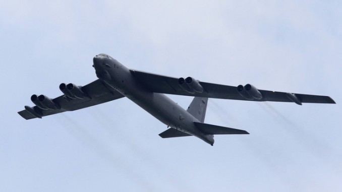 قاذفة قنابل استراتيجية أميركية من طراز "B-52"
