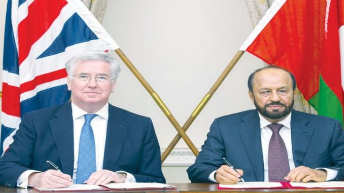 وزيرا الدفاع العماني والبريطاني