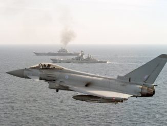 مقاتلة تايفون بريطانية تراقب السفن الروسية