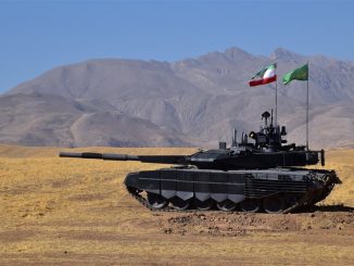 إيران تزيح الستار عن أولى دباباتها محلية الصنع من نوع "كرار" في آذار/مارس 2017 (وكالة تسنيم)