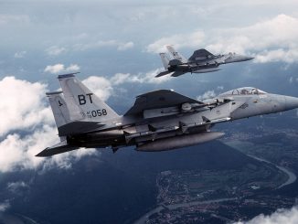مقاتلتان من نوع F-15C