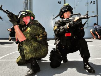 عناصر من الجيشين الصيني والروسي