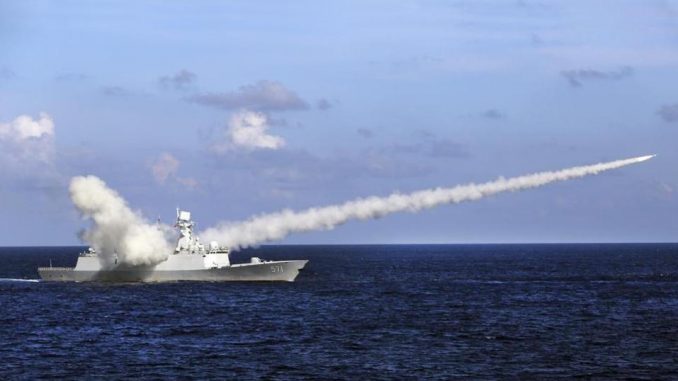 اختبار صاروخ صيني في البحر
