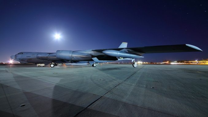قاذفة "بي-52" الأميركية قاذفة "بي-52" الأميركية