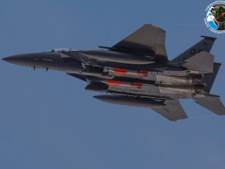 مقاتلة F-15E مزوّدة بقنابل بي61-12 النووية
