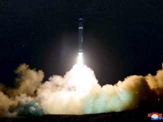 لقطة لعملية إطلاق صاروخ "هواسونغ-15" في 29 تشرين الثاني/نوفمبر 2017 نشرتها وكالة الأنباء المركزية ‏الكورية الشمالية الرسمية (‏AFP‏)‏