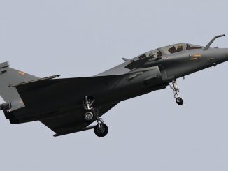 مقاتلة "رافال" خاصة بالقوات الجوية الأميرية القطرية تقلع من قاعدة بوردوكس-ميريغناك في فرنسا في نيسان/أبريل الماضي (صورة أرشيفية)