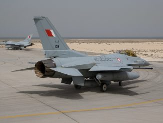 مقاتلة "أف-16" تابعة لسلاح الجو البحريني تتحضر للإقلاع من قاعدة الشيخ عيسى الجوية (صورة أرشيفية)