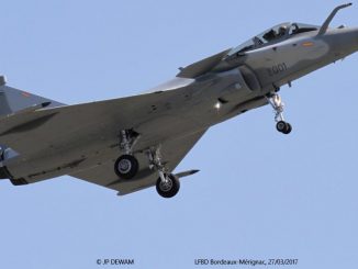 مقاتلة "رافال" تابعة للقوات الجوية الأميرية القطرية تقلع من قاعدة بوردوكس-ميريغناك في فرنسا في نيسان/أبريل الماضي