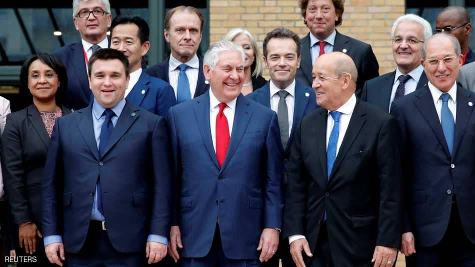 وزير الخارجية الأميركي تيلرسون يتوسط نظرائه الأوروبيين في وارسو
