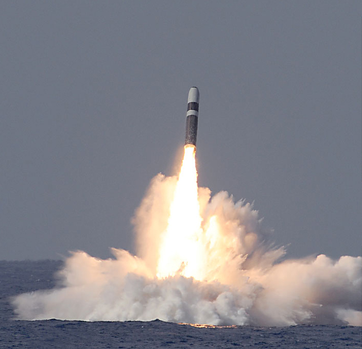 إحدى صاروخي "ترايدنت 2 دي5" الاثنين يتم تجربته في 2 حزيران/يونيو 2014 من قبل البحرية الأميركية (لوكهيد مارتن نقلاً عن البحرية الأميركية)