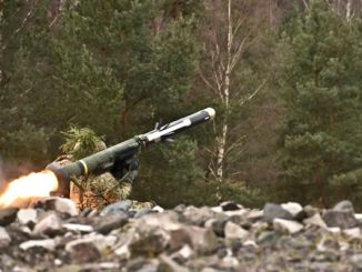جندي أميركي يطلق صاروخ Javelin خلال تدريب بالنيران الحية في ألمانيا عام 2016