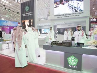 جناح شركة "الإلكترونيات المتقدمة" (AEC) السعودية خلال معرض "أفد 2018" الذي انطلقت فعالياته في 26 شباط/فبراير 2017 (وكالة الأنباء السعودية الرسمية)