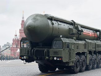 صاروخ يارس RS-24 الروسي الباليستي العابر للقارات خلال العرض العسكري في يوم النصر في موسكو في 9 أيار/ مايو 2017 ( فرانس برس)