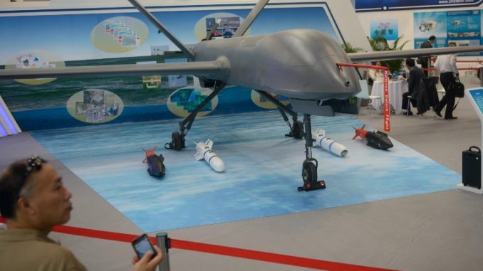 طائرة CH-4 الصينية غير المأهولة خلال عرض ثابت في معرض بكين الدولي للطيران، في بكين في 26 أيول/سبتمبر 2013 (AFP) طائرة CH-4 الصينية غير المأهولة خلال عرض ثابت في معرض بكين الدولي للطيران، في بكين في 26 أيول/سبتمبر 2013 (AFP)