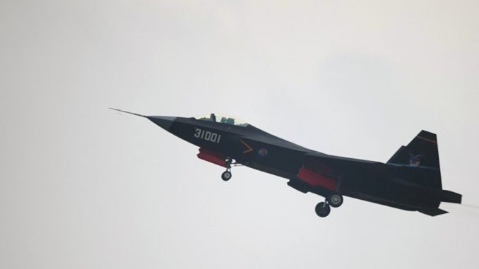 مقاتلة الشبح الصينية J- 20 (صورة أرشيفية) مقاتلة الشبح الصينية J- 20 (صورة أرشيفية)