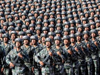 عناصر من القوات المسلّحة الصينية في عرض عسكري في 30 كانون الثاني/ يناير 2018 (رويترز)