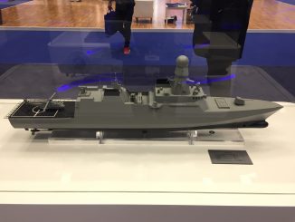 نموذج عن سفينة الكورفيت القطرية في جناح البحرية الأميرية القطرية خلال معرض ديمدكس 2018 (الأمن والدفاع العربي)