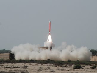 صورة أصدرها مكتب العلاقات العامة للخدمات الباكستانية (‏ISPR‏) في 17 أيلول/سبتمبر 2012، تُظهر ‏صاروخ كروز من نوع ‏Hatf-VII Babur‏ قادراً على حمل رؤوس نووية، يتمّ إطلاقه من موقع غير محدّد ‏في باكستان (‏AFP‏)‏