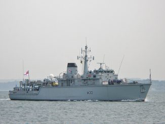 سفينة مكافحة الألغام فئة HMS Ledbury تابعة للبحرية الملكية البريطانية