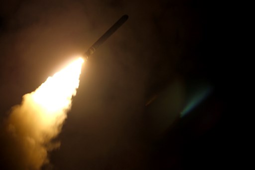US, France, Britain launch strikes on Syria after alleged gas attack الولايات المتحدة وبريطانيا وفرنسا تطلق صاروخ موجه من طراز Tomahawk من مدمة USS Monterey في 14 نيسان/ أبريل في وريا (وزارة الدفاع الأميركية)