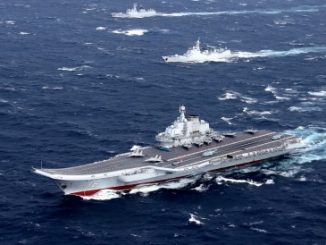 حاملة الطائرات الصينية لياونينغ في بحر الصين الجنوبي