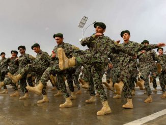 صورة التُقطت في 15 نيسان/أبريل 2018 تُظهر جنود من الجيش الوطني الأفغاني (‏ANA‏) وهم يسيرون ‏خلال تمرين تدريبي لحفل تخرج في مركز تدريب في مقاطعة هرات (‏AFP‏)‏