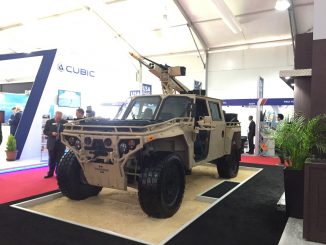 مركبة المهام الخاصة التي تتناسب مع كافة أنواع الطرق (S-ATV) في جناج شركة "أوشكوش" الأميركية خلال فعاليات معرض "سوفكس 2018" (الأمن والدفاع العربي)