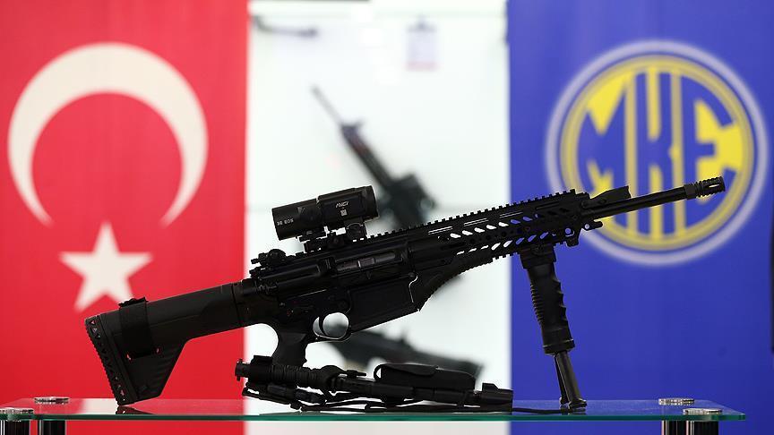 بندقية المشاة الوطنية التركية "‏MPT-76‎‏". يبلغ وزنها 4.3 كلغم بطول يصل إلى 88 سم، وهي تصيب الهدف على بعد 400 متر بدقة ‏(وكالة الأناضول)