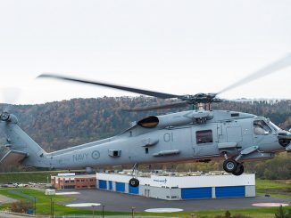 أولى مروحيات ‏MH-60‎‏ التابعة للبحرية الأسترالية تُنجز بنجاح رحلة التحقق الوظيفية في منشأة شركة ‏شركة لوكهيد مارتن في 23 تشرين الأول/أكتوبر 2013 (شركة لوكهيد مارتن)‏