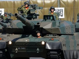 عناصر من الجيش الياباني في دبابات ثقيلة (صورة أرشيفية)